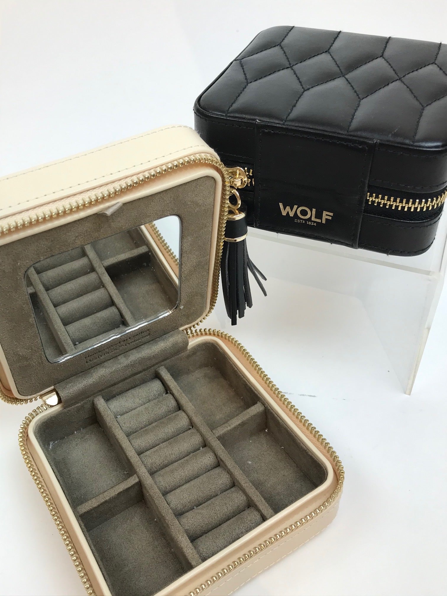 Resort Wear Accessories - Wolf Leather Travel Case