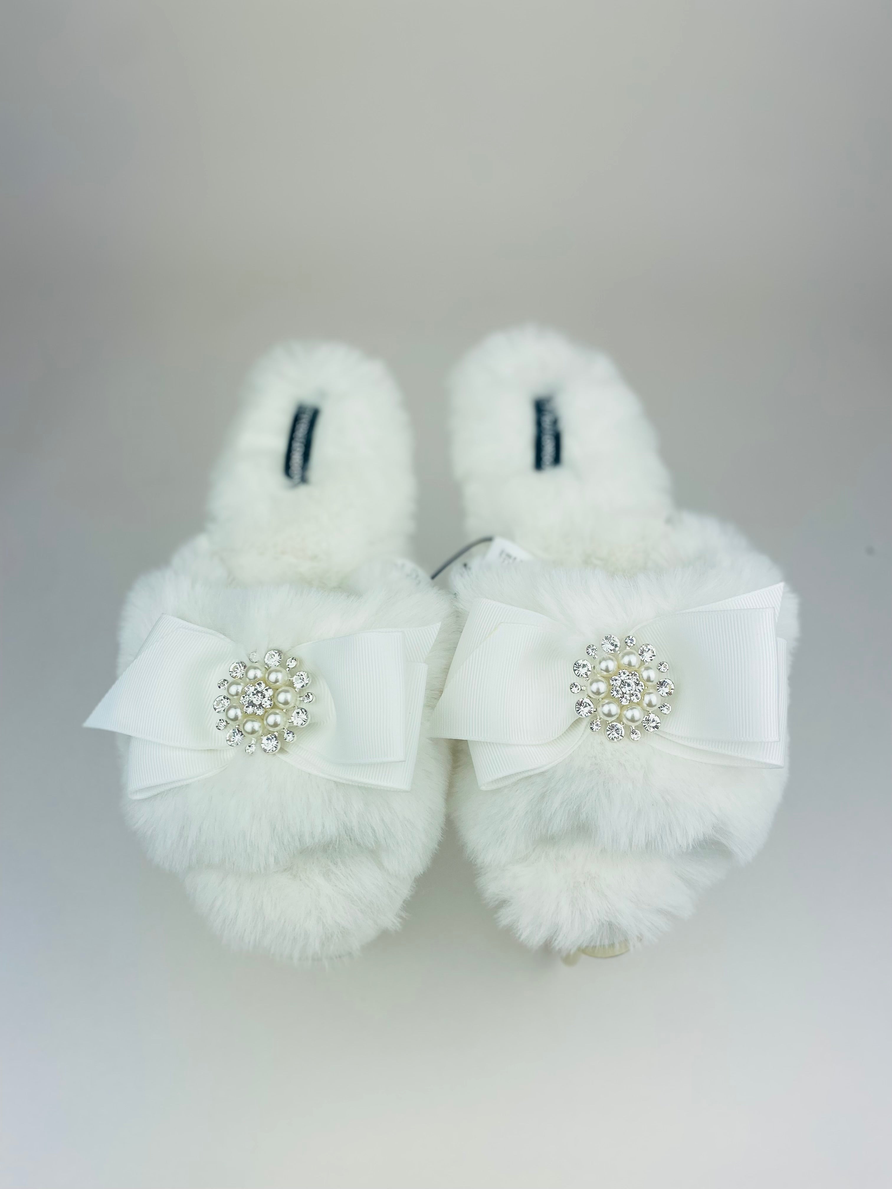 Resort Wear Sleepwear | Gorgeous Cozy Glam Slip On Slippers Winter White